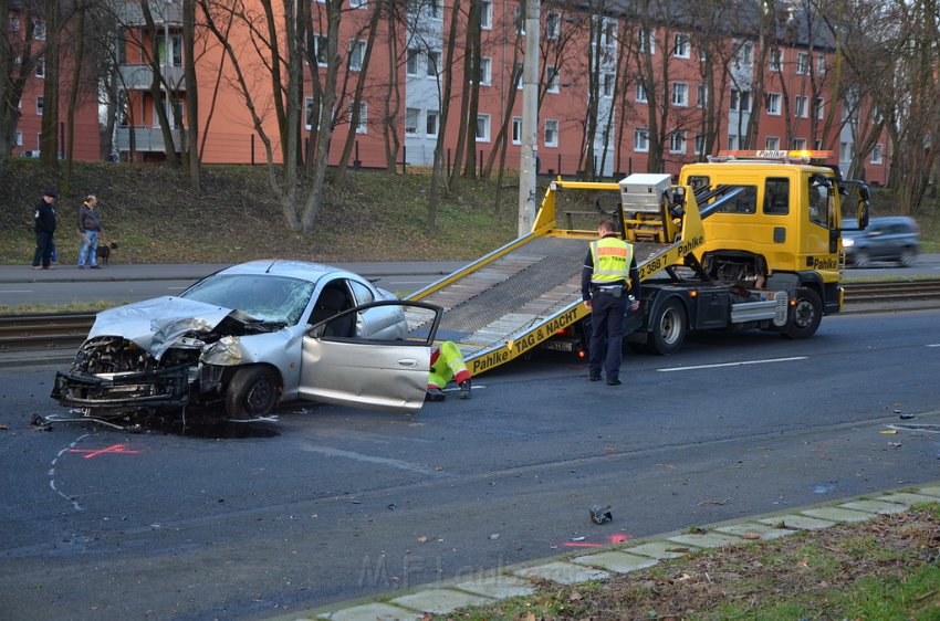 VU PKW Baum Koeln Muelheim Pfaelzischer Ring P100.JPG